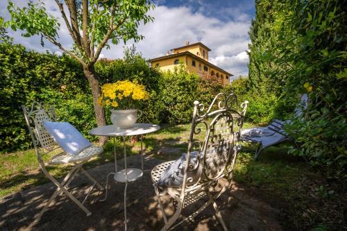 Massa e Cozzile Apartment | Zwei Zimmer Wohnung La Colombaia Mit Garten