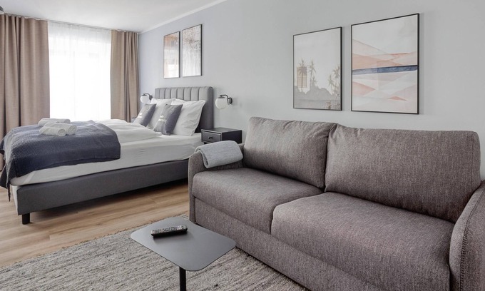 Zwickau Apartment | Zwickau Hauptmarkt | Suite XL + Sofa Bed