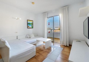 Apartamentos San Antonio Beach