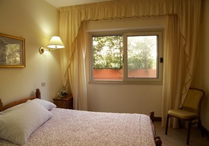 Villa des Reves Room for 3 in The Green Near Montecassino