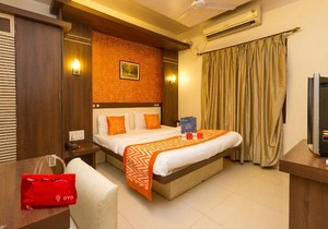 OYO 1161 Hotel Golden Residency