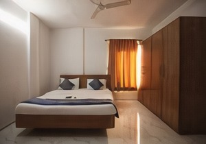 MH12 Services Luxury Room Kalyani Nagar