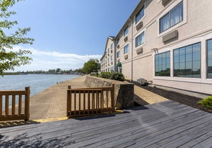 Comfort Inn River's Edge