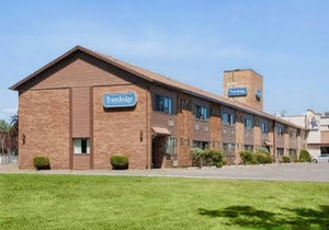 Travelodge by Wyndham Thunder Bay on