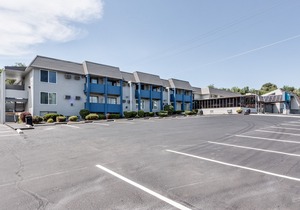 Days Inn & Suites by Wyndham Spokane