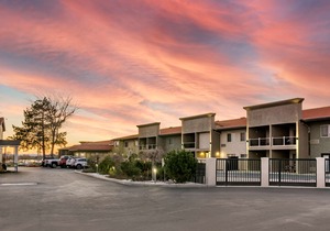 Best Western Plus Lake Front Hotel