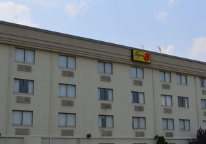 Super 8 by Wyndham Frederick