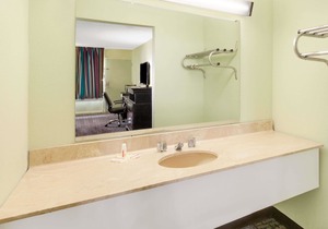 Days Inn by Wyndham McComb MS