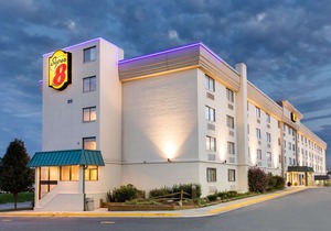 Super 8 by Wyndham Frederick