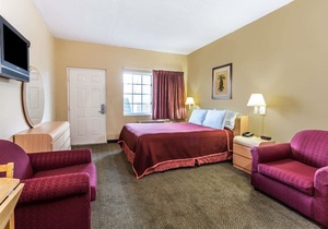 Travelodge Suites by Wyndham Lake Okeechobee