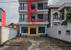 RedDoorz Syariah Near Jamtos Jambi