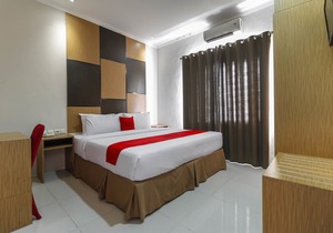 RedDoorz Plus Near Pantai Losari