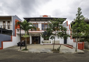 OYO 2728 Sinulingga Residence