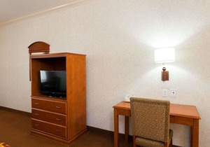 Howard Johnson Hotel & Suites by Wyndham Pico Rivera