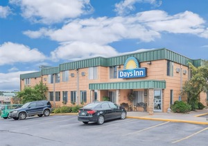 Days Inn & Suites by Wyndham Duluth by The Mall