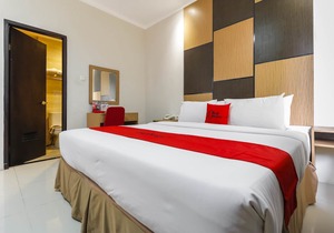 RedDoorz Plus Near Pantai Losari