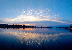 New Golden Flower Heritage Houseboat