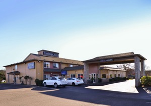 Travelodge Suites by Wyndham Newberg