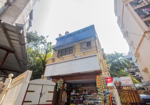 OYO 10016 Hotel Golden Inn