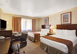 Travelodge by Wyndham Everett City Center