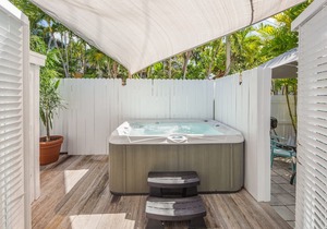 ~ CASABLANCA TOO ~Great home with hot tub/parking in a quiet location.