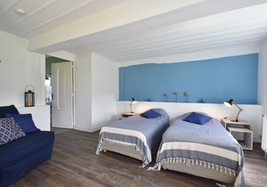 Pleasant Cottage in Asnières with Terrace