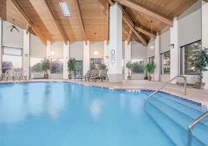 Days Inn & Suites by Wyndham Brinkley