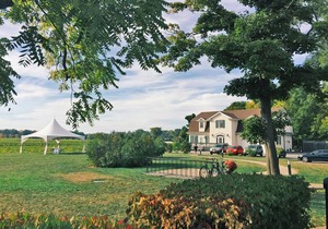 Riverbend Inn & Vineyard