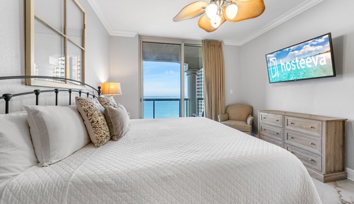 Classic Condo, 2 Bedrooms, Balcony