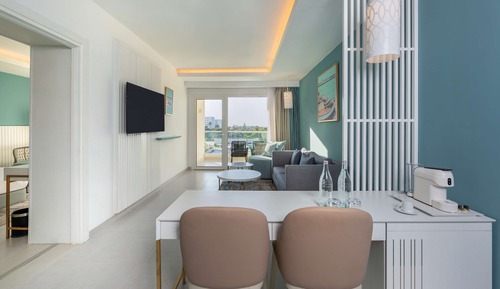 Suite, 1 Bedroom, Pool View