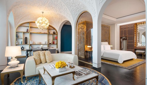 Signature Suite (Crescent)
