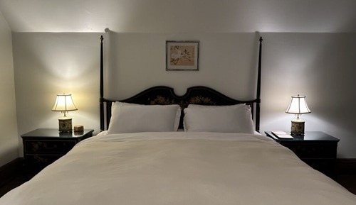 Lily Room