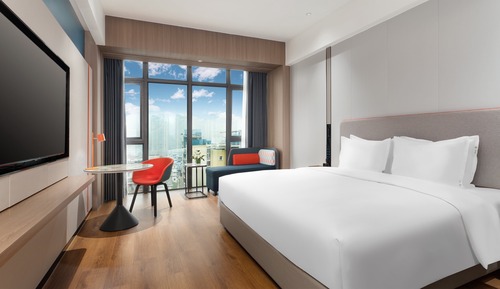 Standard Room, 1 King Bed (High Floor, Extra Floor Space)