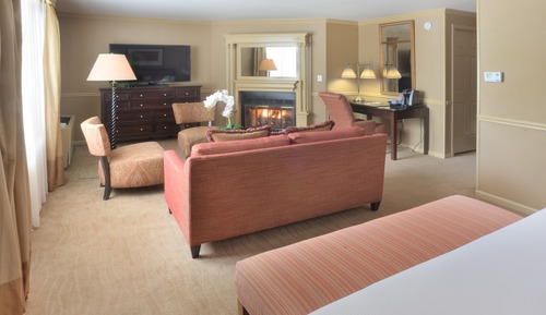 Suite King Bed with Town Views