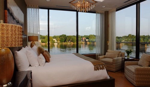 Riverview Suite with Stunning RiverViews