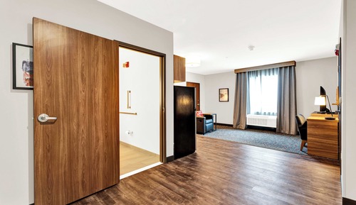 Studio, 1 King Bed, Accessible, Non Smoking (Communications, Mobility)