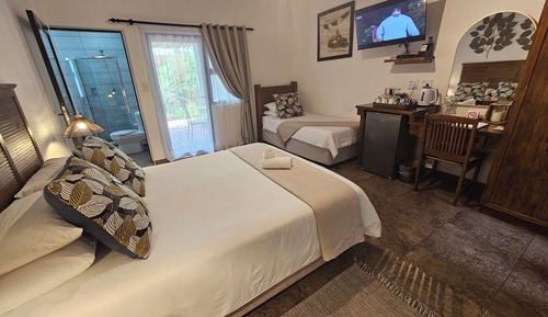 Deluxe Queen Garden View Room with Patio and Spa-bath, 1 Bedroom