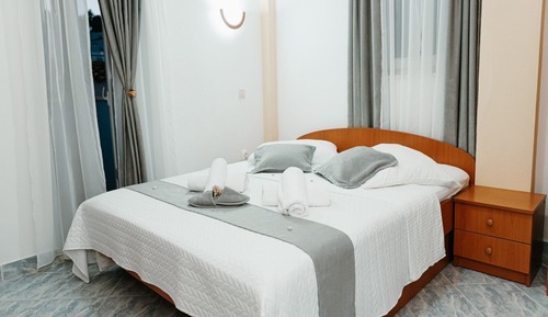 Apartment (One Bedroom Apartment with Balcony an)