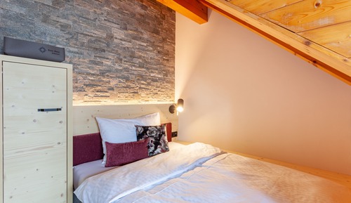 Standard Single Room, 1 Queen Bed