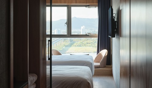 Deluxe Twin Room, River View