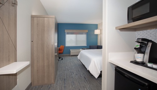 Standard Room, 1 King Bed, Accessible (Mobility, Roll-In Shower)