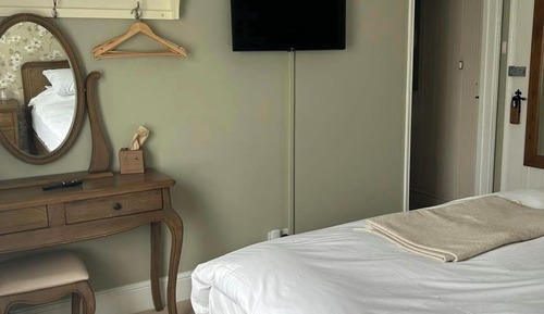 Double Room (Room 8)
