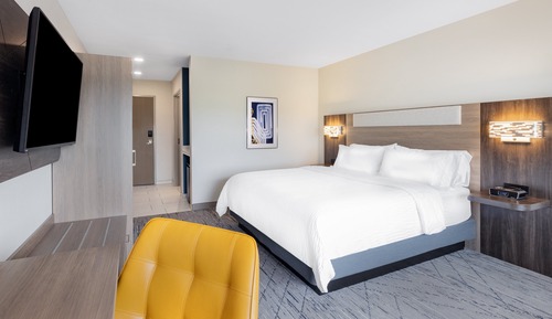 Suite, 1 King Bed, Accessible (Communications)