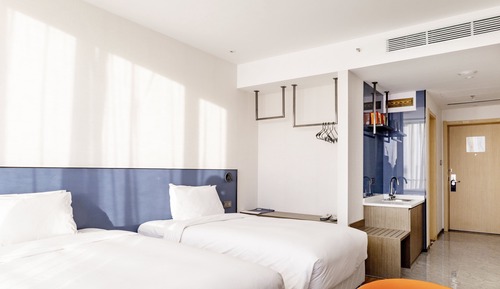 Standard Room, 2 Twin Beds (High Floor)