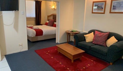 Executive Apartment, 1 King Bed, Kitchenette, Garden View