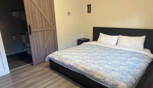 Deluxe King Suite