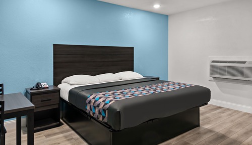 Standard Room, 1 King Bed, Smoking