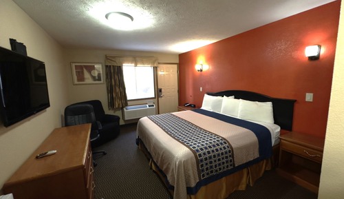 Standard Room, 1 Queen Bed