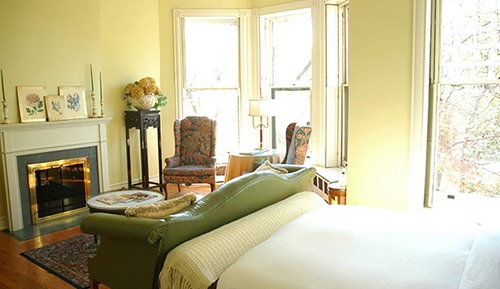 Deluxe Queen with Park View - walk up