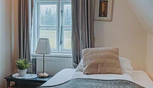 Single room, Shared Bathroom